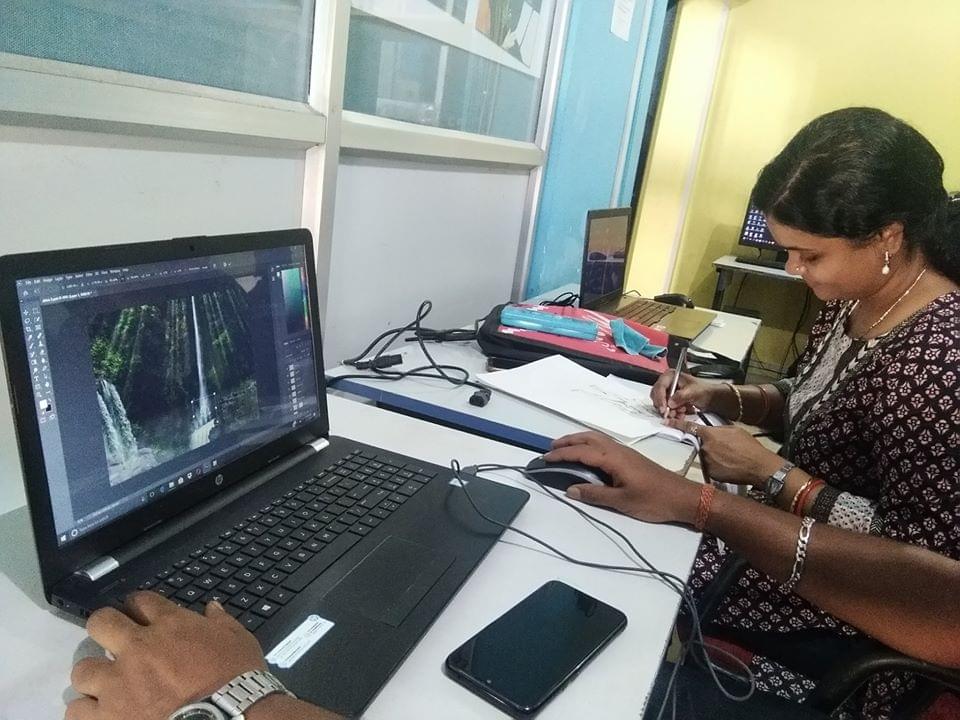 ZEE Institute Of Creative Arts Bhubaneswar Classroom photo 9